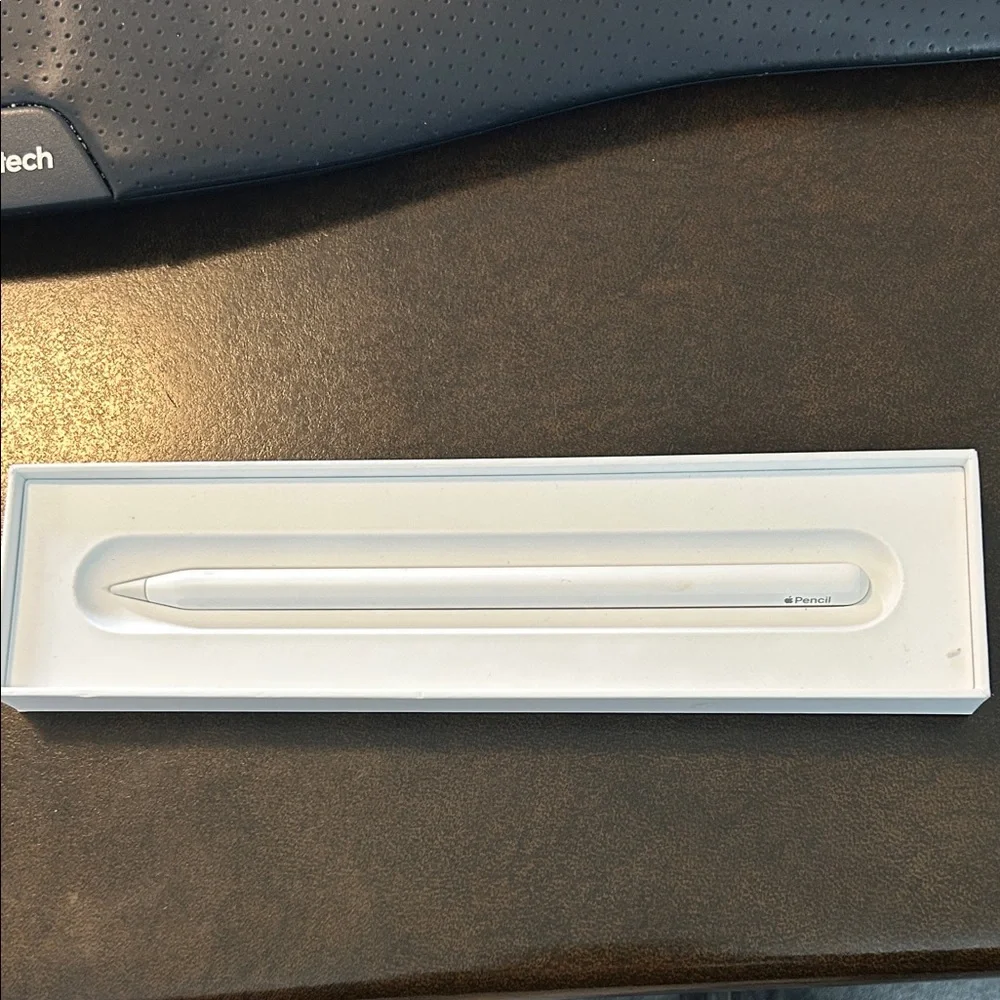Apple White Stylus for iPad - Picture 1 of 2